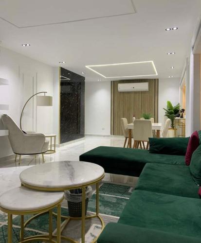 شقة فندقيه بموقع مميز بالمهندسين