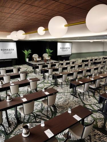 a classroom with desks and chairs in a room at Sonesta Los Angeles Airport LAX in Los Angeles