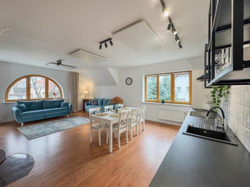 a kitchen and living room with a table and chairs at PARKOVA APARTAMENTY - termy, centrum, park in Jelenia Góra