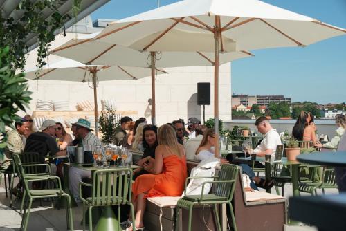 Gæster der bor på Clarion Hotel Sea U