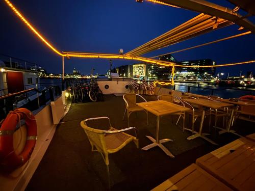 Χώρος καθιστικού στο Hotelboat Iris Groningen