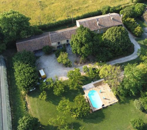 84B7 - Accommodation in a charming 18th century farmhouse