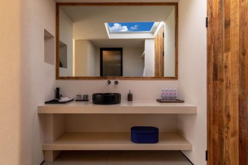 a bathroom with a sink and a mirror at 丽思漫 心宿穹庐四野供氧庄园 in Shangri-La