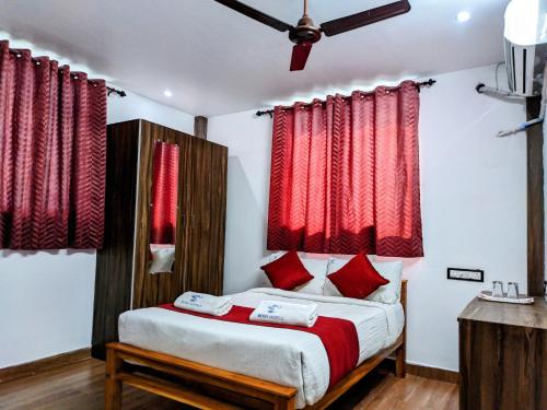 Postel nebo postele na pokoji v ubytování Skyry Hotels Singanallur