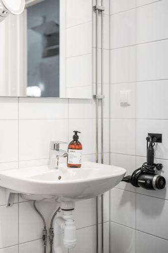 Bilik mandi di Guestly Homes - Elite Business Suite