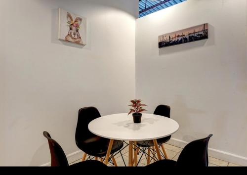 Ruang duduk di #1 - Big Loft - Plaza St-hubert