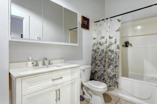 Bilik mandi di #1 - Big Loft - Plaza St-hubert