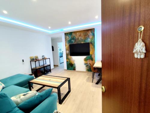 Μια τηλεόραση ή/και κέντρο ψυχαγωγίας στο Real 8 Luxury free WiFi