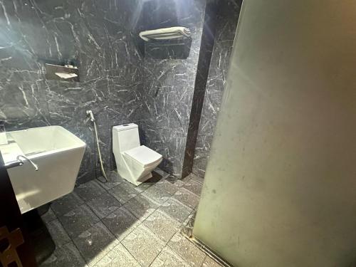 Bilik mandi di Nawa Madinah Hotel - فندق نواة المدينة