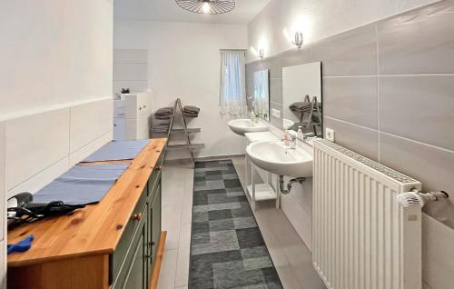 Bilik mandi di Ferienwohnung Eldetal