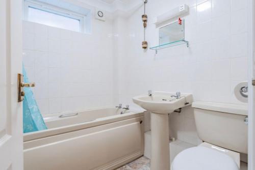 Et badeværelse på High Tide - Norfolk Cottage Agency