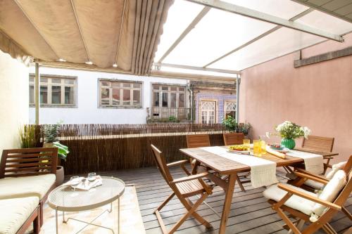 Fábrica Three-Story Charm by LovelyStay