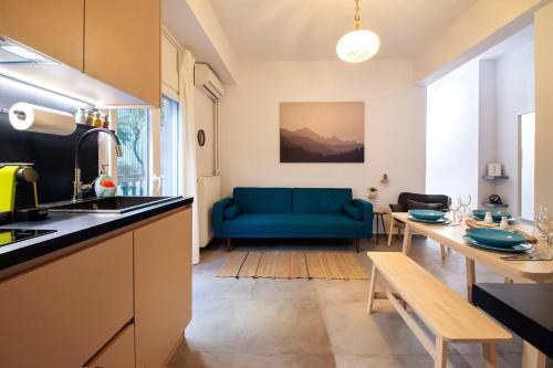 2 Bedroom Apt with Secret Garden In The heart Of Athens