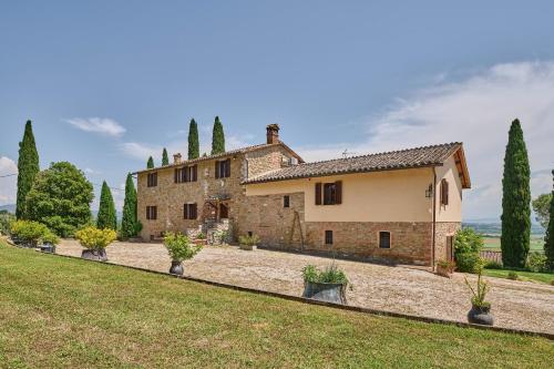 AgelloにあるVilla Madona del Giglio by MMegaの大石造りの木々と庭