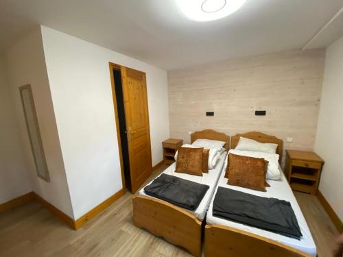 Ένα ή περισσότερα κρεβάτια σε δωμάτιο στο Chalet Marmotton-Domaine des Arcs