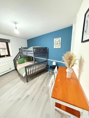 a bedroom with a bunk bed and a table at Oak Guest Rooms in London