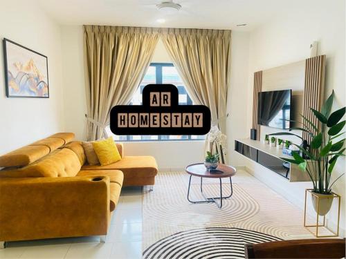 Televisyen dan/atau pusat hiburan di AR Homestay near KLIA Airport 3BR Fully Aircond