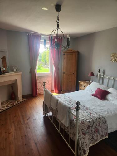 Ein Bett oder Betten in einem Zimmer der Unterkunft Auberge des Pensées
