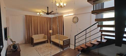 Fotografie z fotogalerie ubytování 3 BHK Mrudgandh Villa, Dapoli Near Tamastirth Beach v destinaci Dapoli