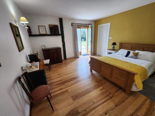 Ein Bett oder Betten in einem Zimmer der Unterkunft Auberge des Pensées