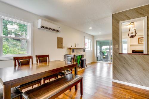 Gambar di galeri bagi Webster Lake Home with Patio about 3 Mi to Town! di North Webster