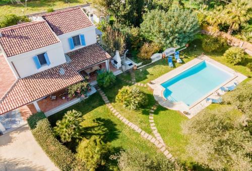 The swimming pool at or close to Alghero Villa Josephine con piscina e Parco per 8 ospiti