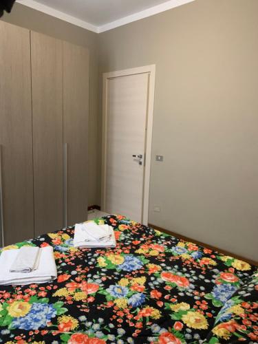 a bedroom with a bed with a flower blanket at Zar in Omegna