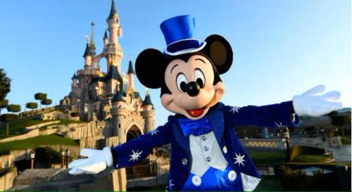 a mickey mouse wearing a top hat in front of a castle at Meulière de Charme in Maincy