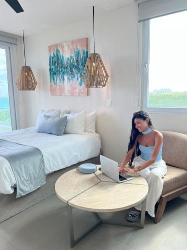 Кровать или кровати в номере Azulea Isla Mujeres Hotel