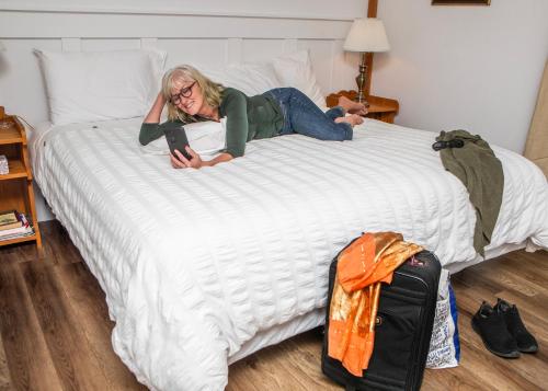 Ένα ή περισσότερα κρεβάτια σε δωμάτιο στο Edelweiss Inn Nova Scotia