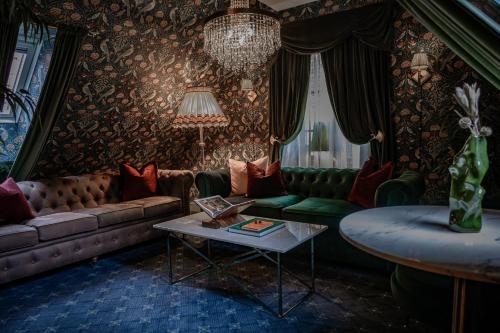 Ruang duduk di Charmante - Skostredet Hôtel
