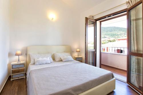 Postel nebo postele na pokoji v ubytování Valledoria grande Villa con piscina per 10 persone a 500m dalla spiaggia