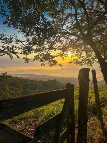 a fence on a hill with the sunset in the background at Fina Estampa Country Hotel by HMC - Mayores de 10 años - in Támesis