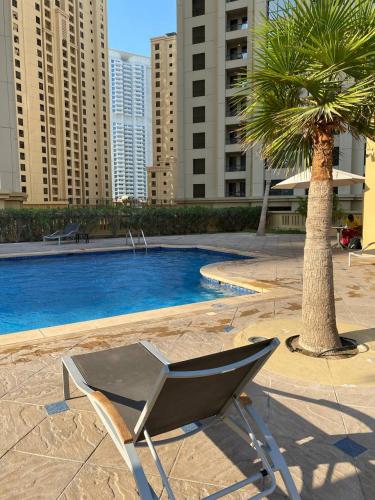 The swimming pool at or close to JBR bed-space