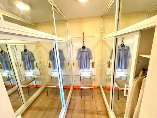 Et badeværelse på Marina Palace Vista piscina