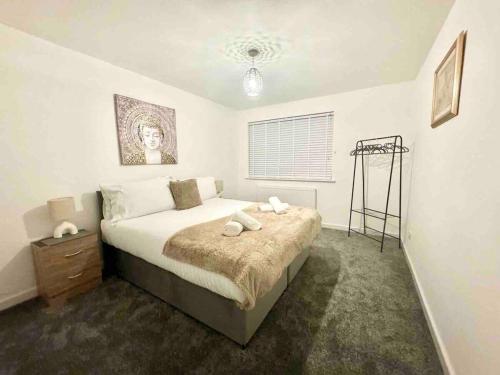 a bedroom with a large bed and a window at Swindon 3 bedroom relaxing home with parking - good location for family or contractors in Swindon