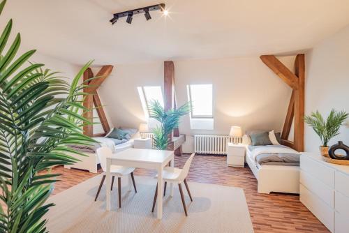 Ruang duduk di Spacious Apartment in Strausberg - Sleeps 6