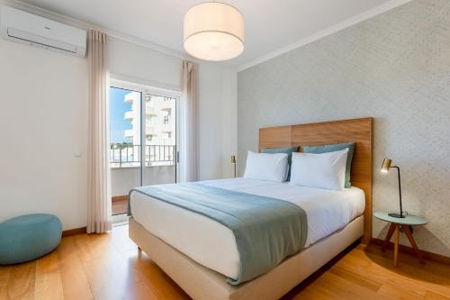 Panoramic Ocean View Balcony 2 BDR by LovelyStay