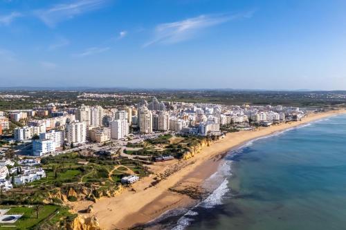 Panoramic Ocean View Balcony 2 BDR by LovelyStay