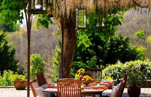 Κήπος έξω από το Domaine Perigourdin