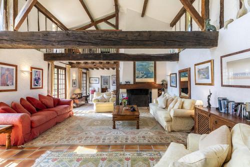 a large living room with couches and a fireplace at Tarrit de Bas in Castelnau-dʼAuzan