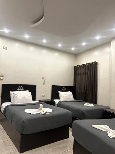 Postel nebo postele na pokoji v ubytování Magic Pyramids Hotel