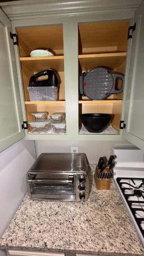 Dapur atau dapur kecil di Sunset Escape & Basketball Court