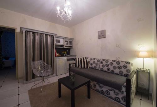a living room with a couch and a table at Le Mascaret - Restaurant Hotel Spa - Teritoria in Blainville-sur-Mer