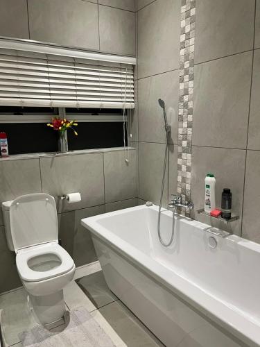Ein Badezimmer in der Unterkunft Utopia Guest House
