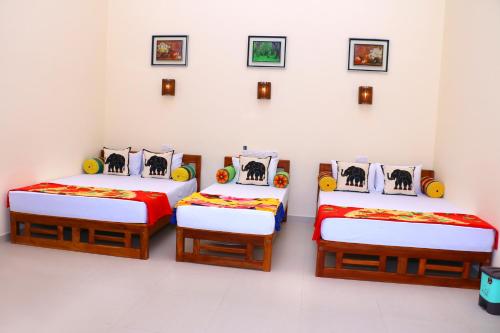 Postel nebo postele na pokoji v ubytování Nature Resort - Yala Safari Village