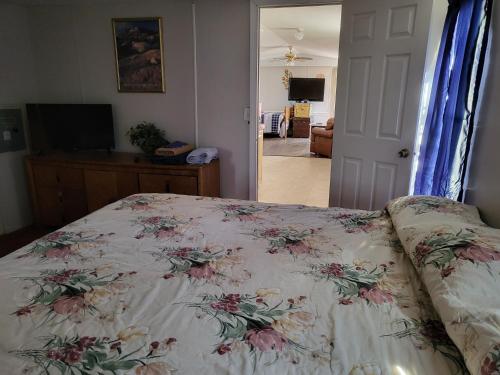 a bedroom with a bed with a floral bedspread at destination getaway in Truth or Consequences