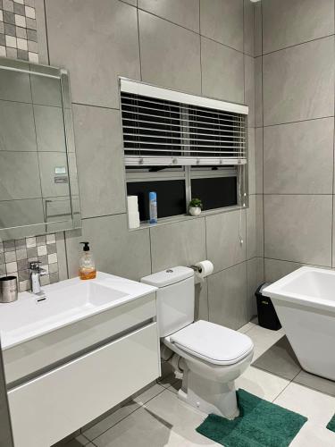 Ein Badezimmer in der Unterkunft Utopia Guest House