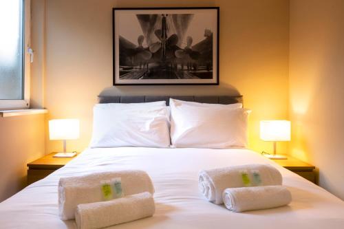 Foto The Titanic -1bd Trendy Ap -Gold Short Term Stays 1