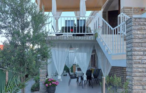 Balkoni atau teres di Beautiful Apartment In Ugljan With Wifi